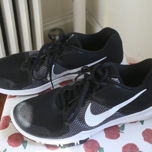Black Nike Flex trainers